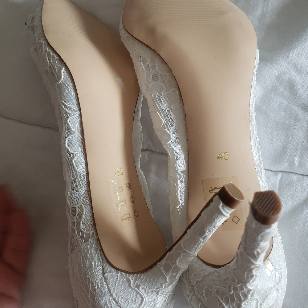 Never worn-💕Bridal le Chateau heels size 40 - Picture 4 of 5